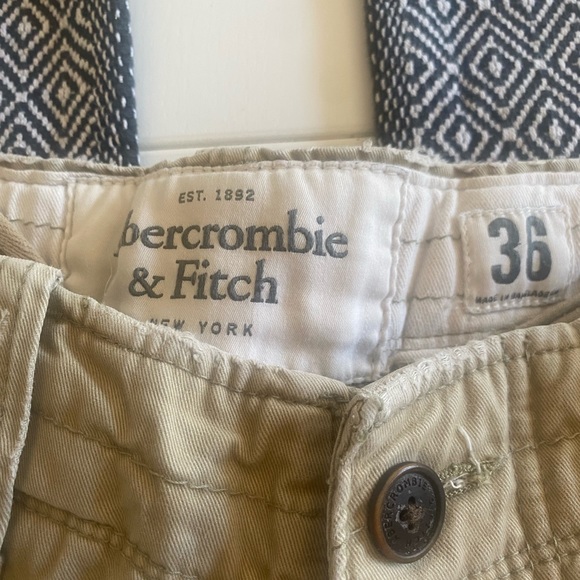 Abercrombie & Fitch Cargo Shorts - Picture 3 of 3